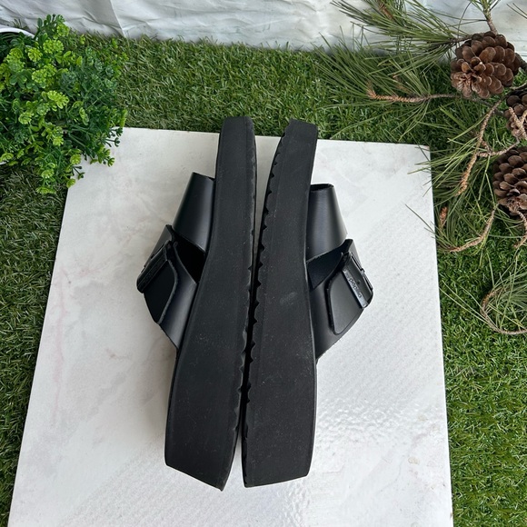 BIRKENSTOCK
Almina /women
Leather - Black size 41US 10-10.5 gently used - Picture 11 of 15